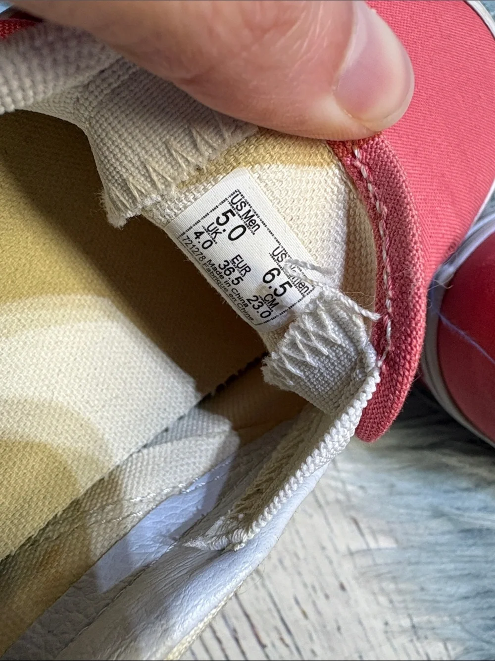 Vans Classic Slip-On Canvas Sneakers in Coral Pink sz 6.5